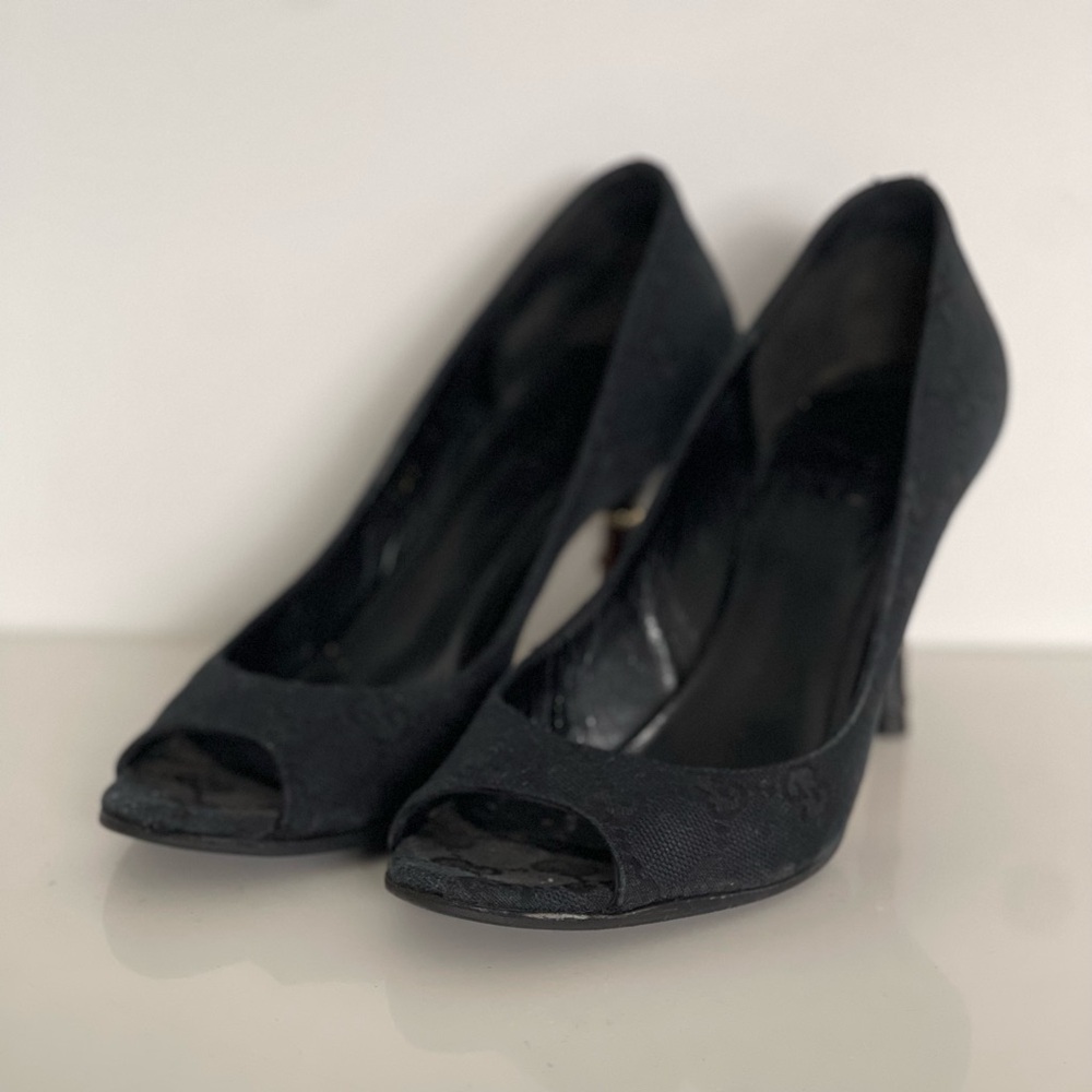 GuCCi size 5 women’s Black Peep-Toe Heels with Hirsebit detail
